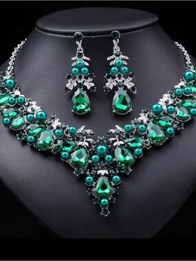 Emerald Green Bridal Jewelry Set